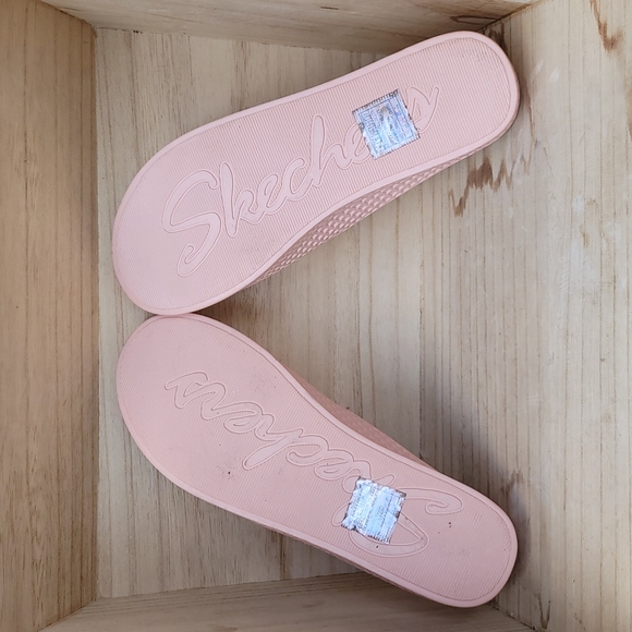 Skechers Plastic Waffle Design Open Toe Wedges - Picture 8 of 8